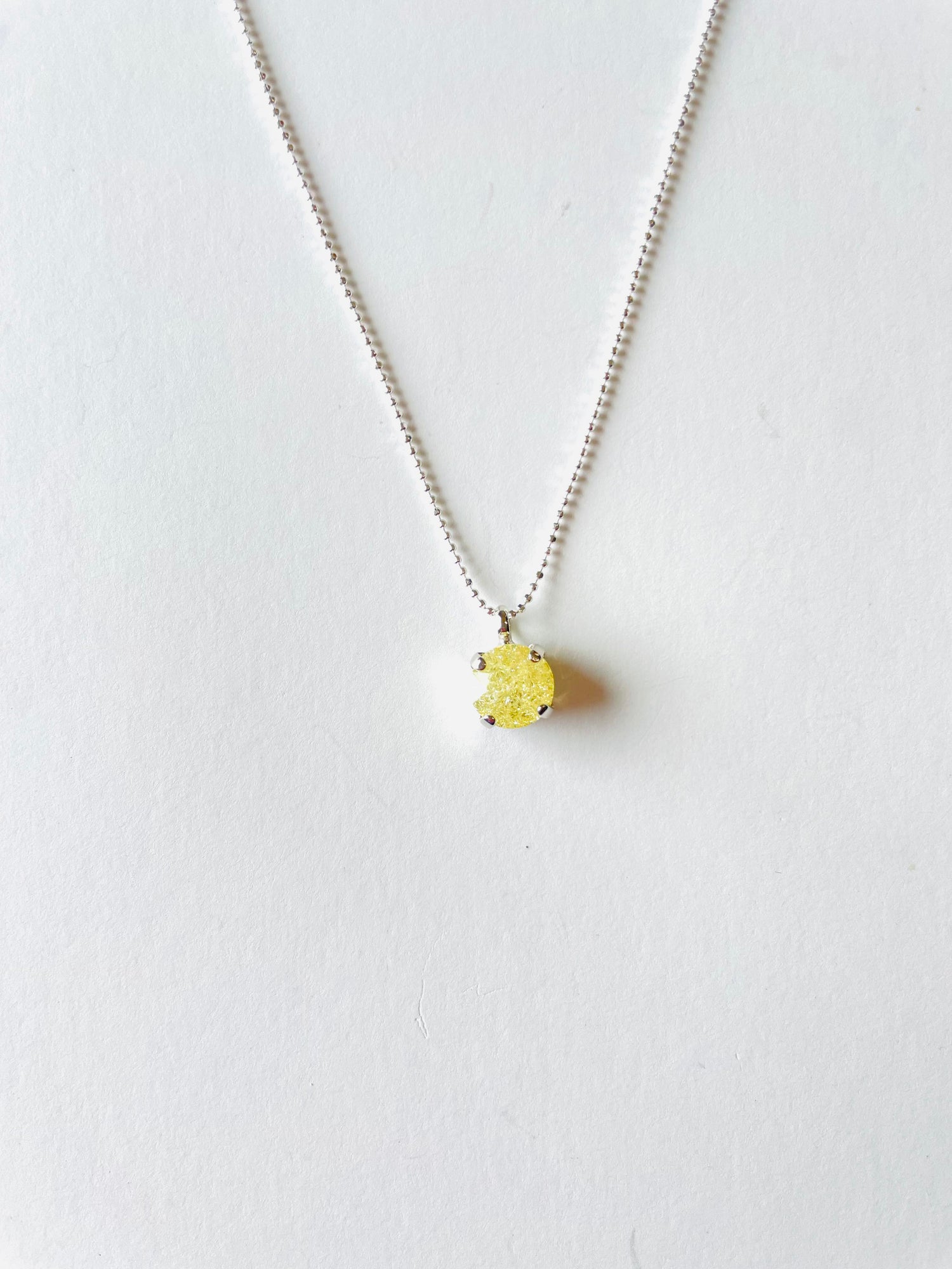 Simple Pendant Necklace in Jonquil Ice