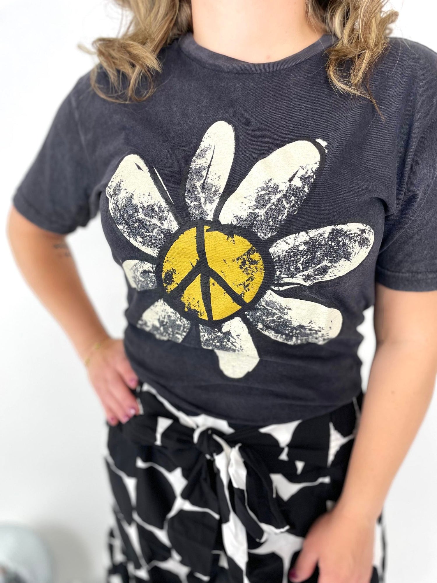 Peace Daisy Tee